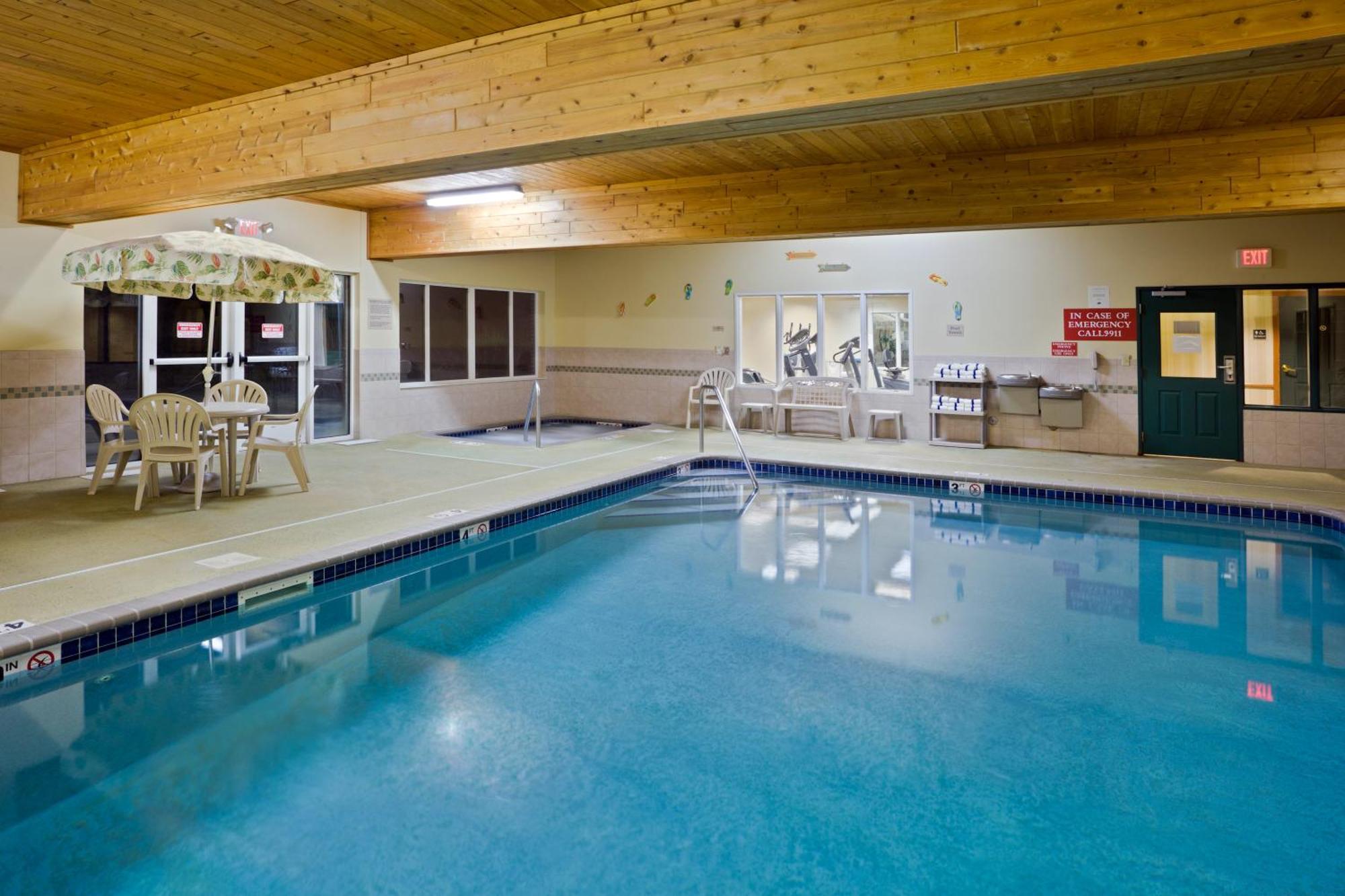 Americinn By Wyndham Iron Mountain Εξωτερικό φωτογραφία