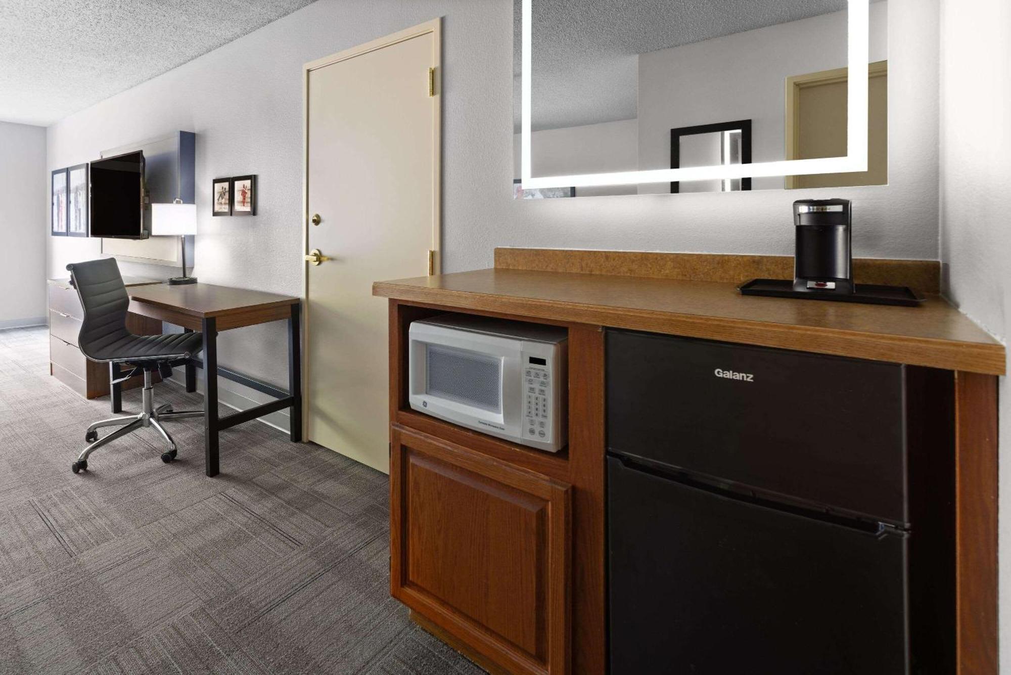 Americinn By Wyndham Iron Mountain Εξωτερικό φωτογραφία