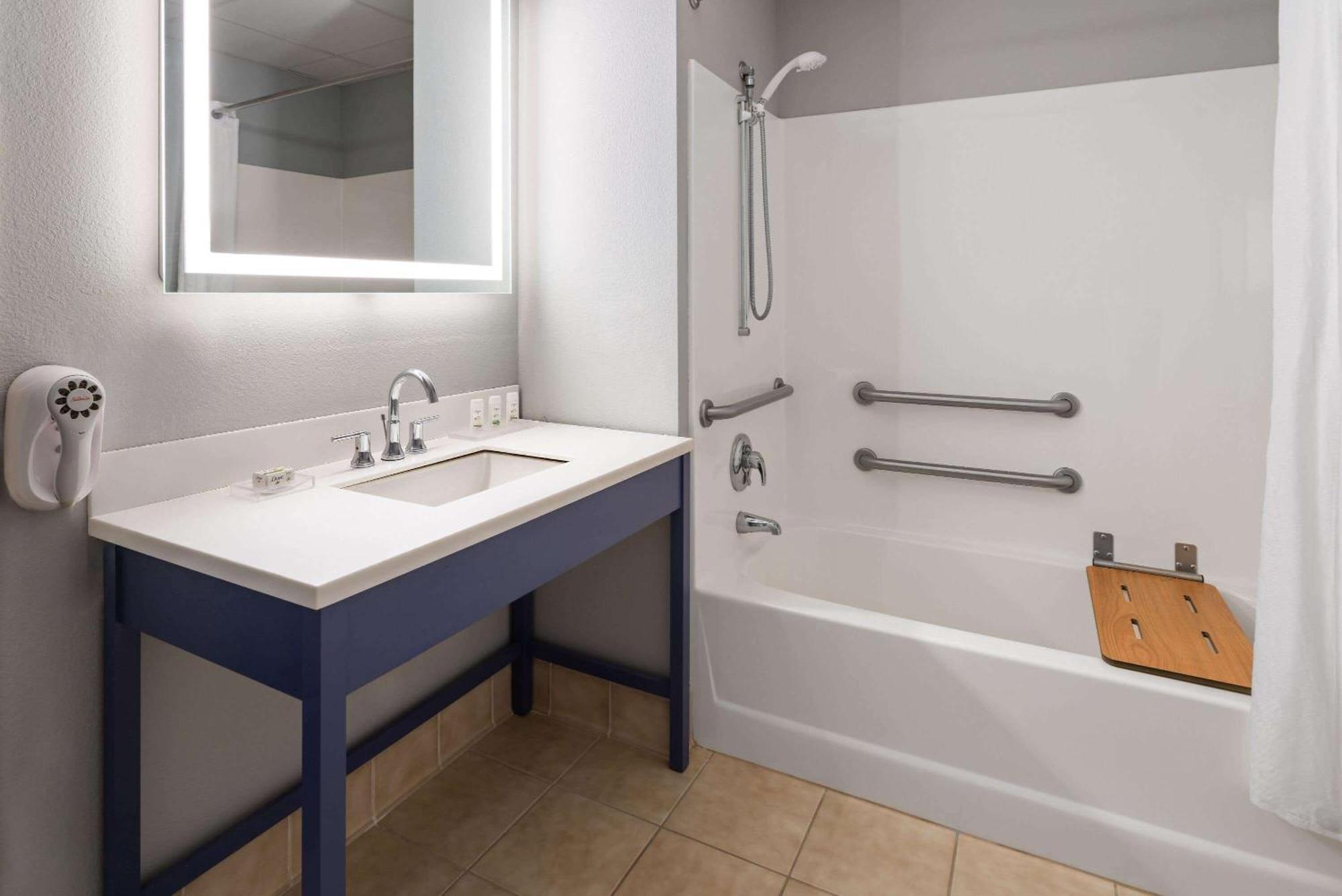 Americinn By Wyndham Iron Mountain Εξωτερικό φωτογραφία